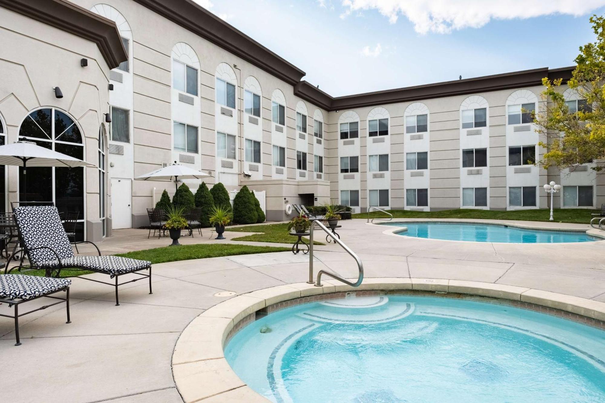 Hampton Inn & Suites Salt Lake City Airport Exterior photo